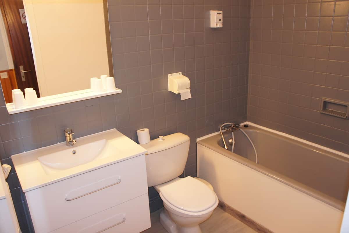 family room | 1 bedroom, desk, blackout curtains, free wifi