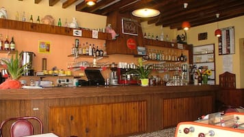Bar (en la propiedad)