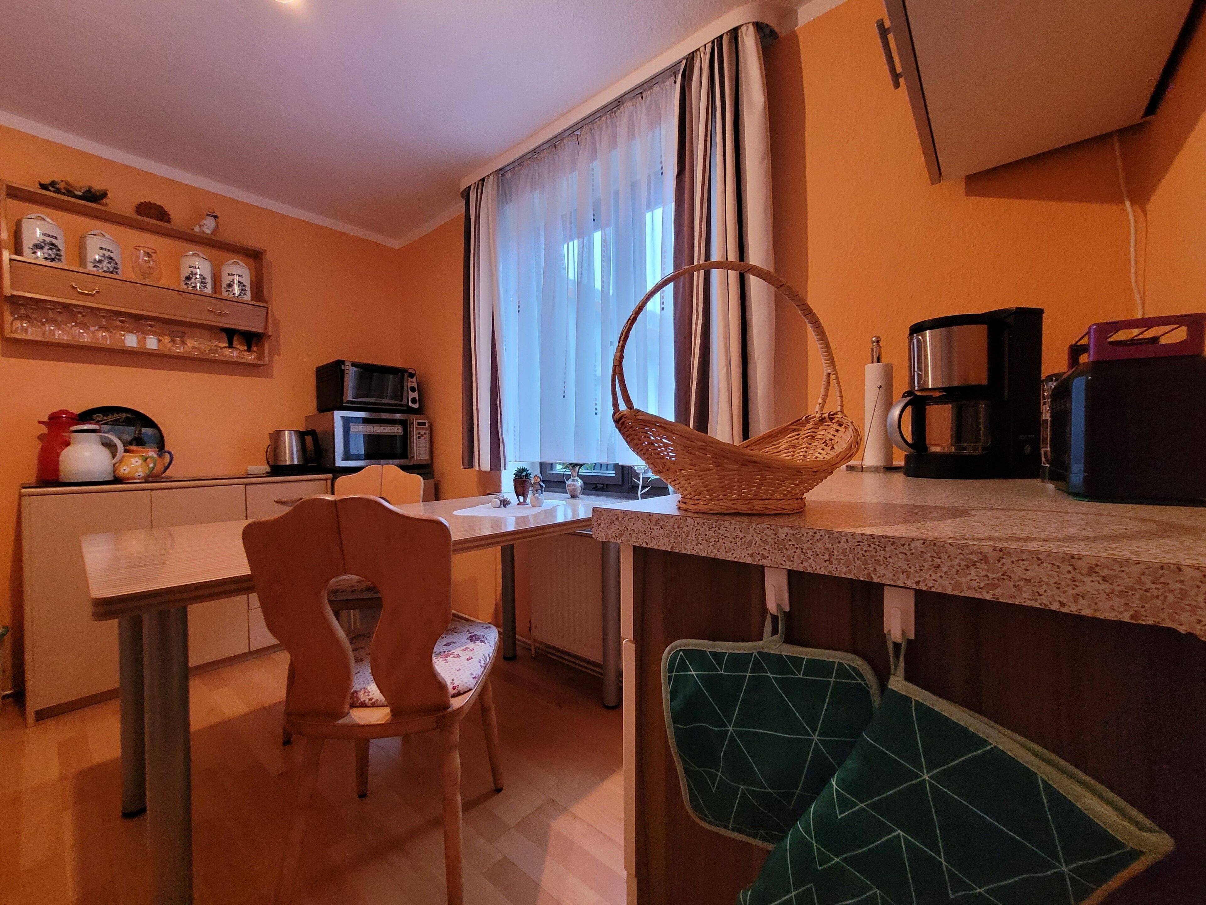 Réfrigérateur, micro-ondes, four, lave-vaisselle