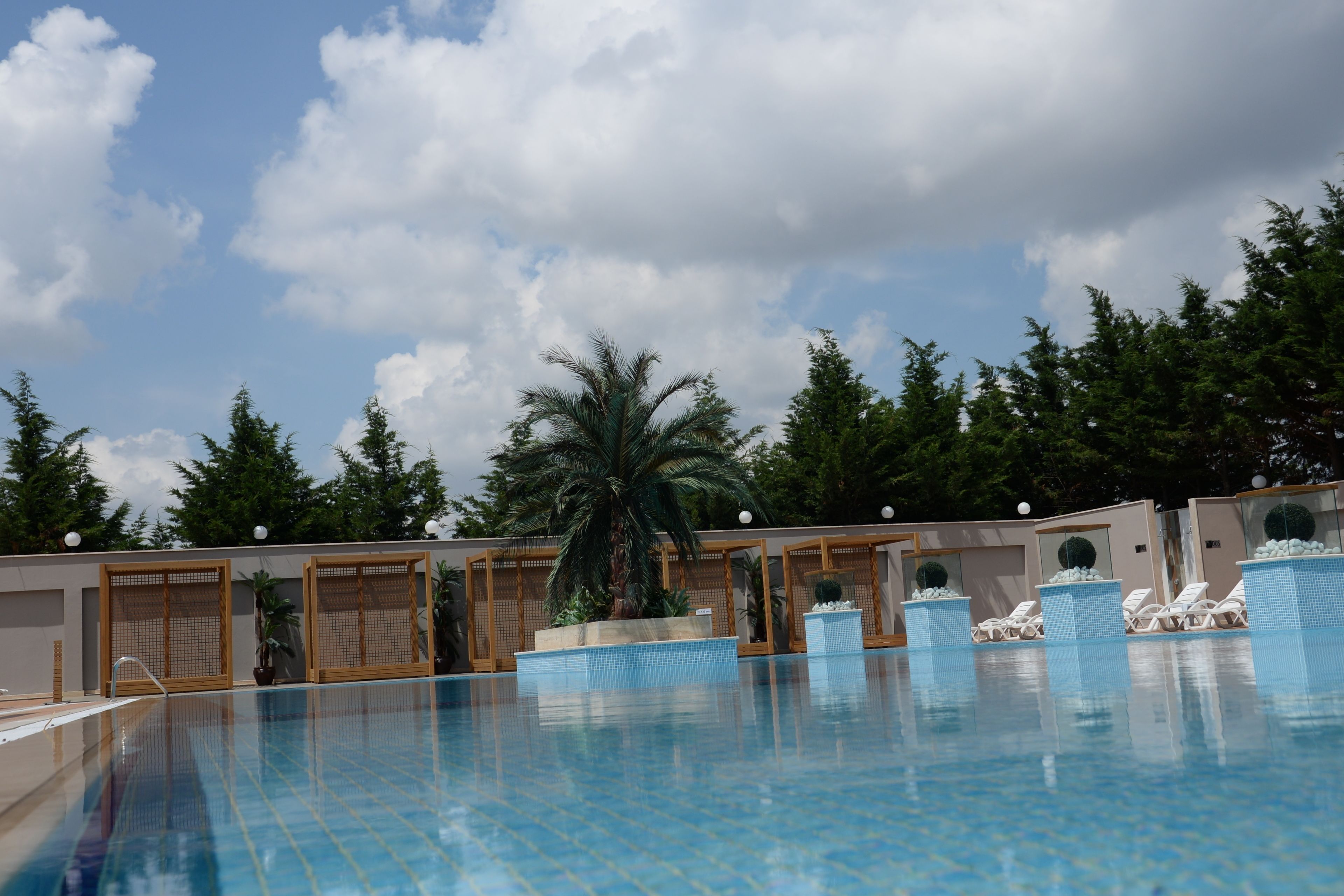 Outdoor pool, pool umbrellas, sun loungers