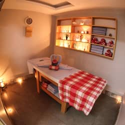 Sauna, steam room, Turkish bath/hammam, body treatments, facials