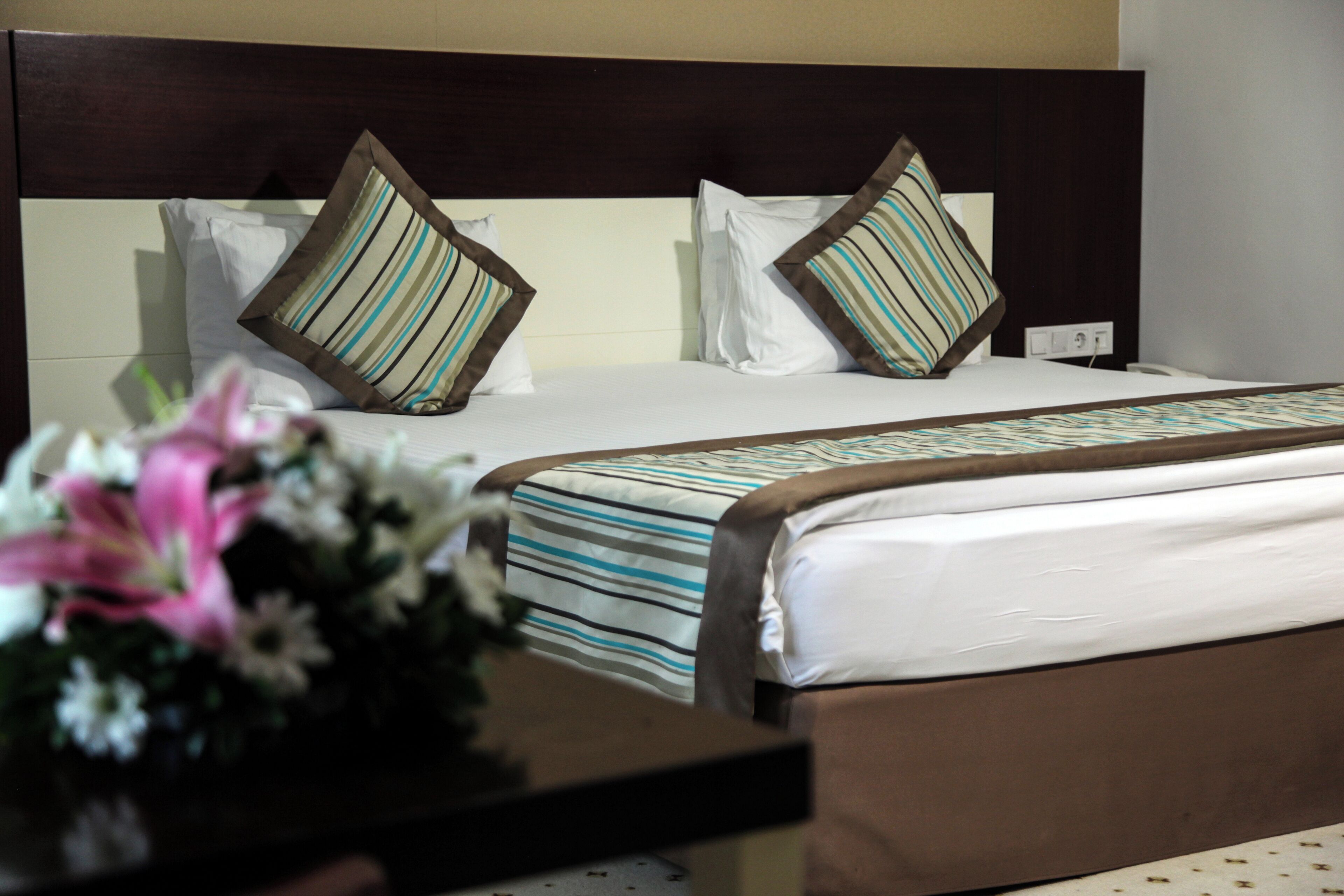 Artículos del minibar gratis y caja de seguridad en la habitación 