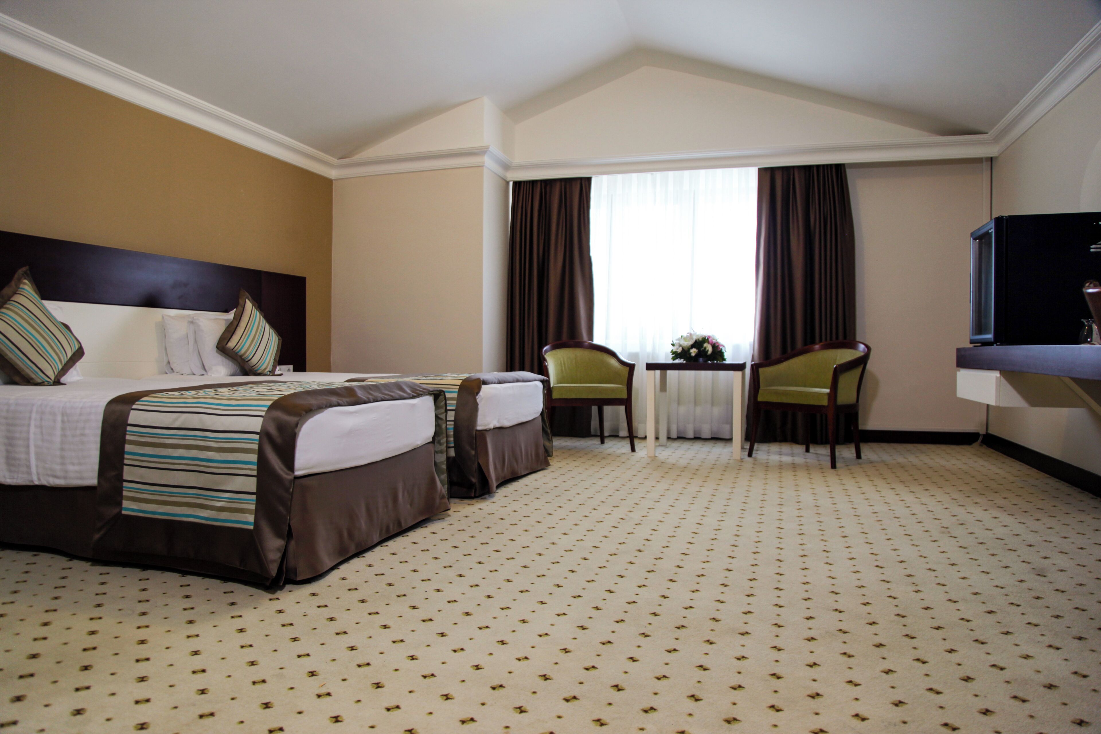 Artículos del minibar gratis y caja de seguridad en la habitación 