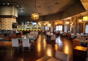 包含每日自助早餐