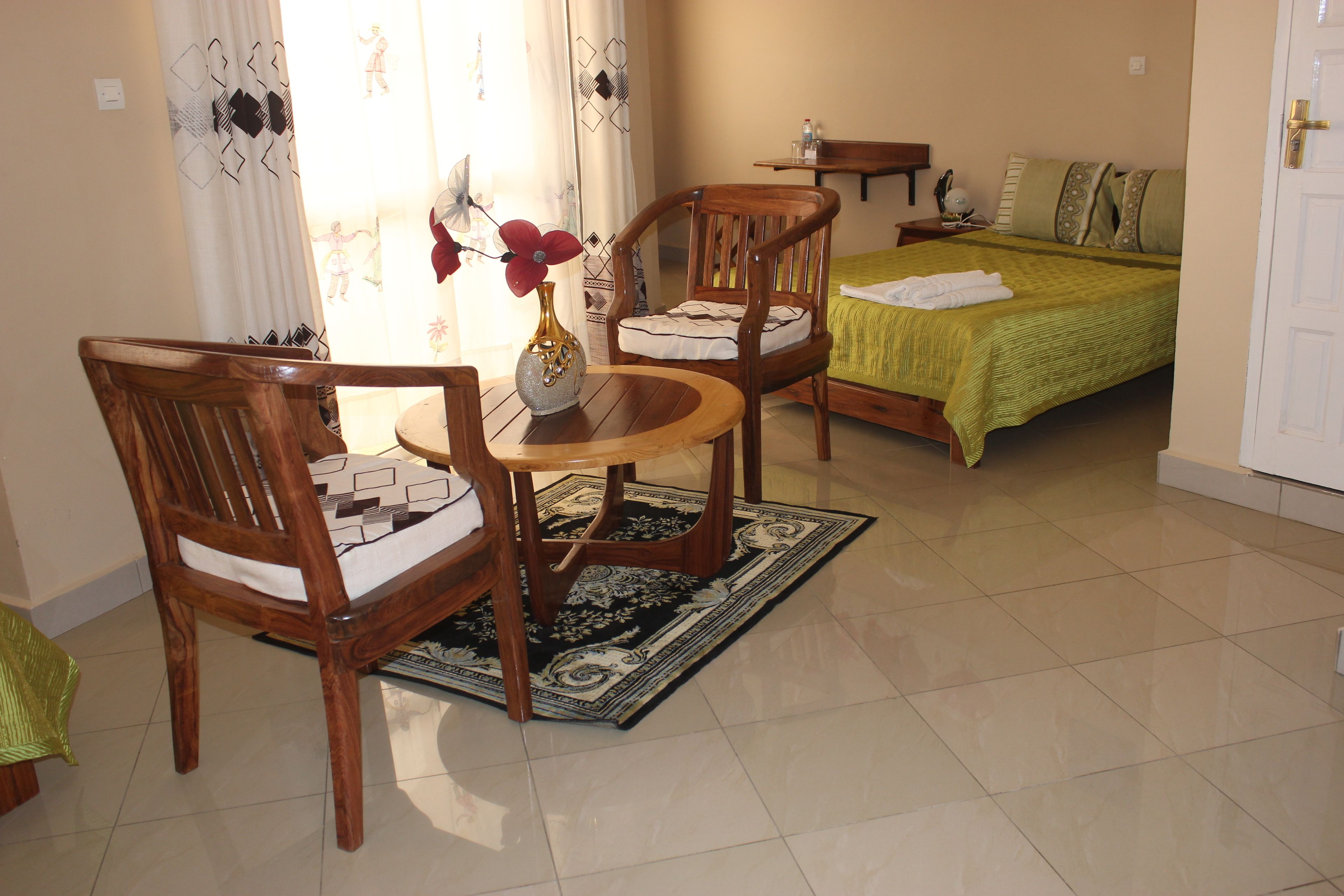 Familienzimmer | Minibar, Zimmersafe, Schreibtisch, kostenloses WLAN