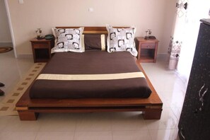 Minibar, Zimmersafe, Schreibtisch, kostenloses WLAN