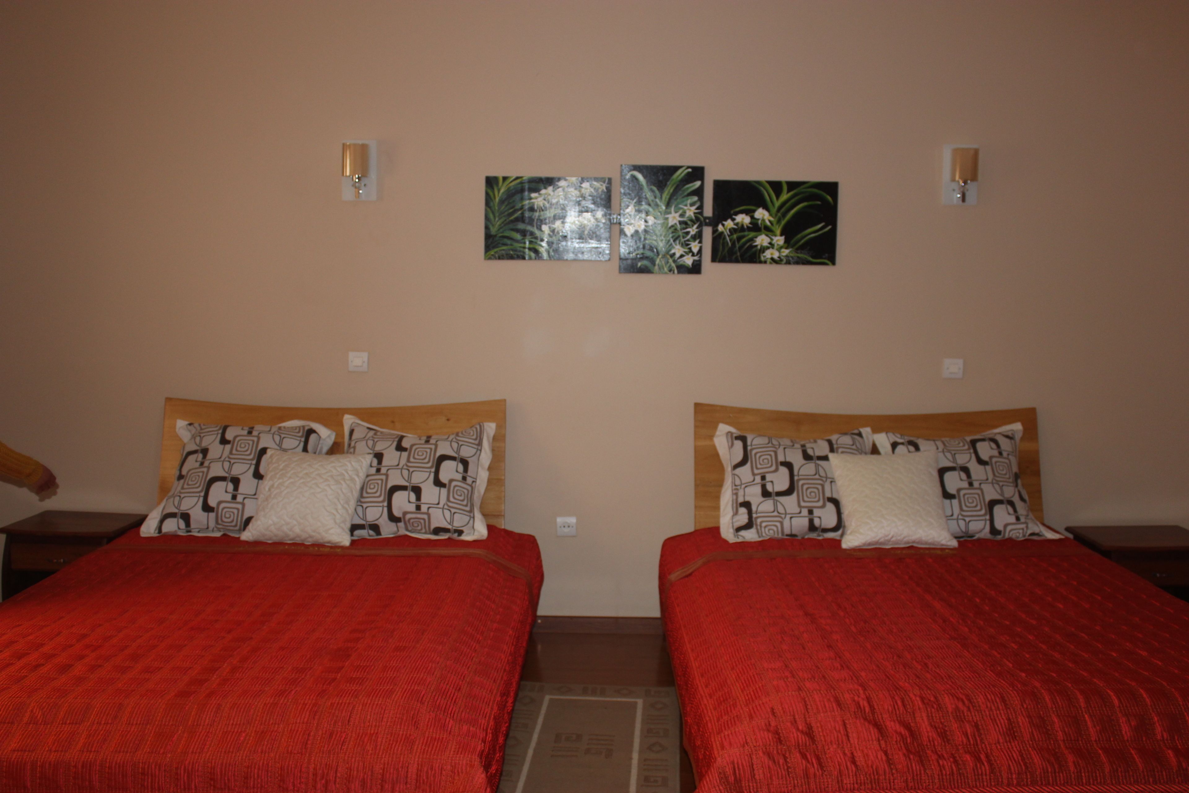 Zweibettzimmer | Minibar, Zimmersafe, Schreibtisch, kostenloses WLAN