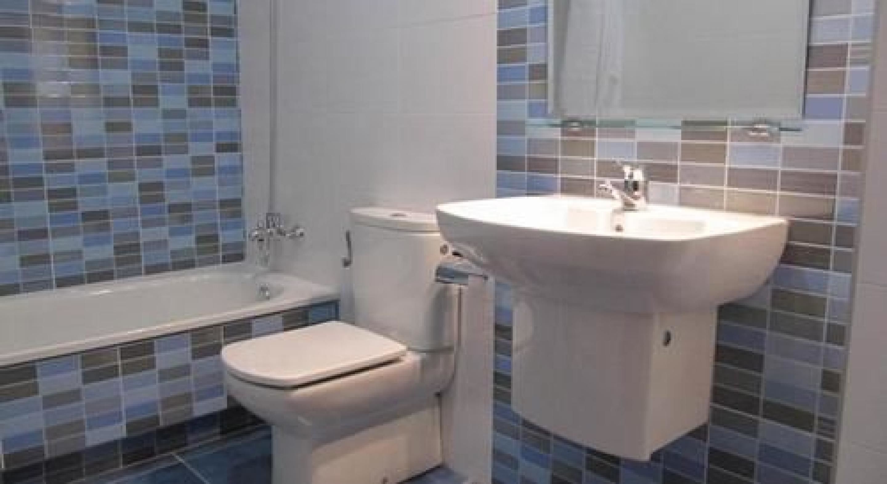 separate bathtub and shower, free toiletries, hair dryer, towels