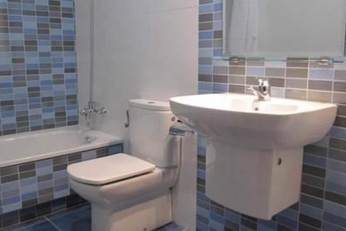 separate bathtub and shower, free toiletries, hair dryer, towels