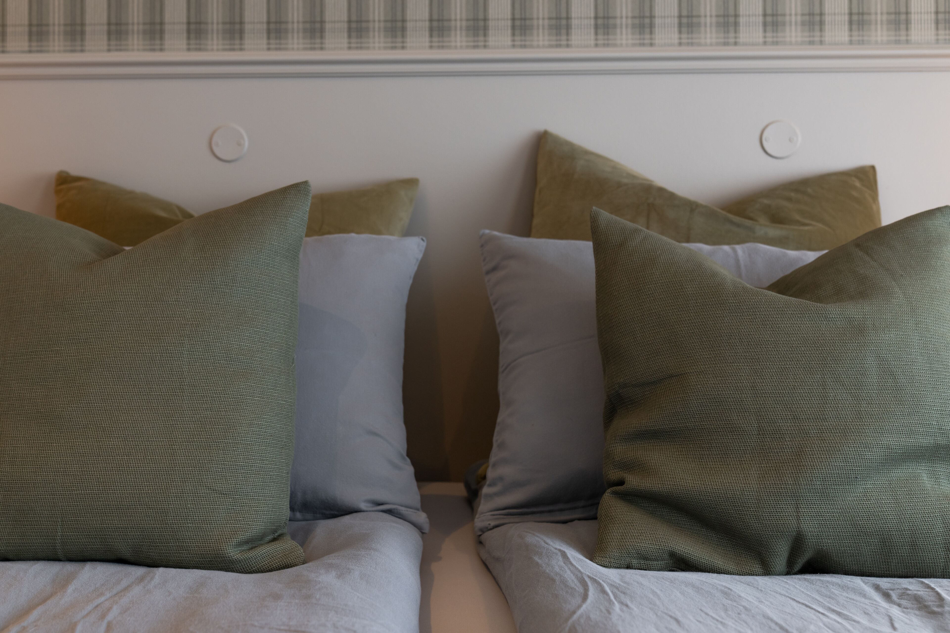 triple room | desk, blackout curtains, soundproofing, rollaway beds