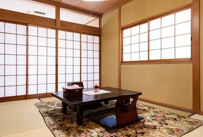 Japanese Style Room with Shared Toilet and Shared Bath, Non Smoking | In-room dining - Yufuin Onsen Ryokan Jinnouchi (Yufu)