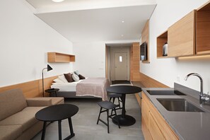 Studio | Verdunkelungsvorhänge, kostenloses WLAN, Bettwäsche