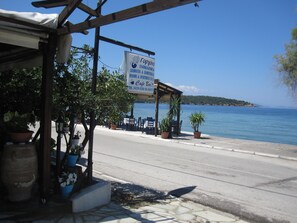 Lunch and dinner served, Greek cuisine