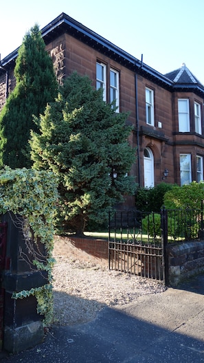 Front of property - Claremont House B&B (Glasgow)