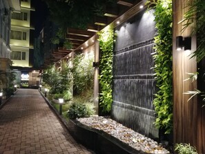 Property grounds - Hotel Emirates (Kolkata)