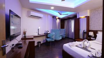 Deluxe Double Room, 1 Bedroom, Refrigerator, City View | Premium bedding, minibar, in-room safe, desk