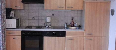 Mikrovågsugn, diskmaskin, kaffe- och tebryggare och vattenkokare