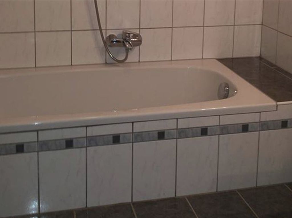 Sèche-cheveux, serviettes fournies, papier toilette