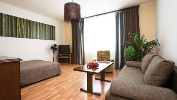 Apartment, 1 Schlafzimmer (Malysheva, 4b- 43) | 1 Schlafzimmer, Bügeleisen/Bügelbrett, kostenloses WLAN