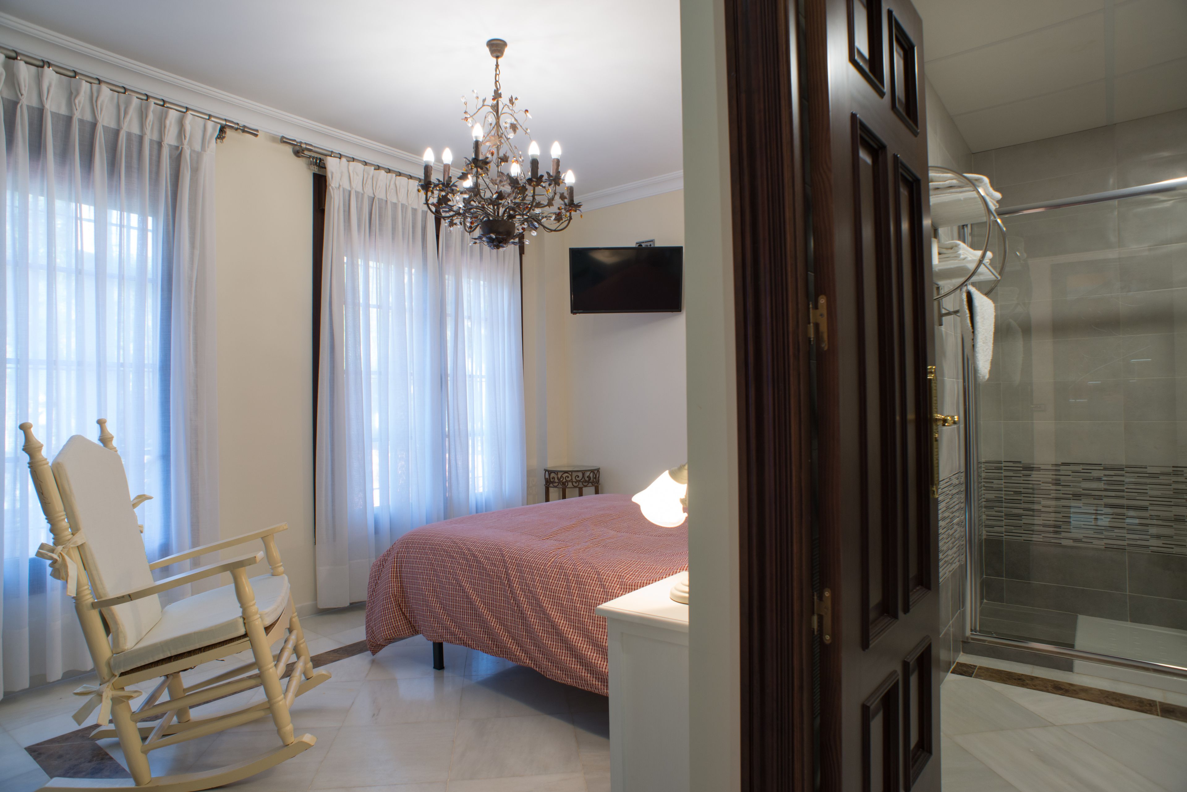 deluxe double room | minibar, blackout curtains, soundproofing, iron/ironing board