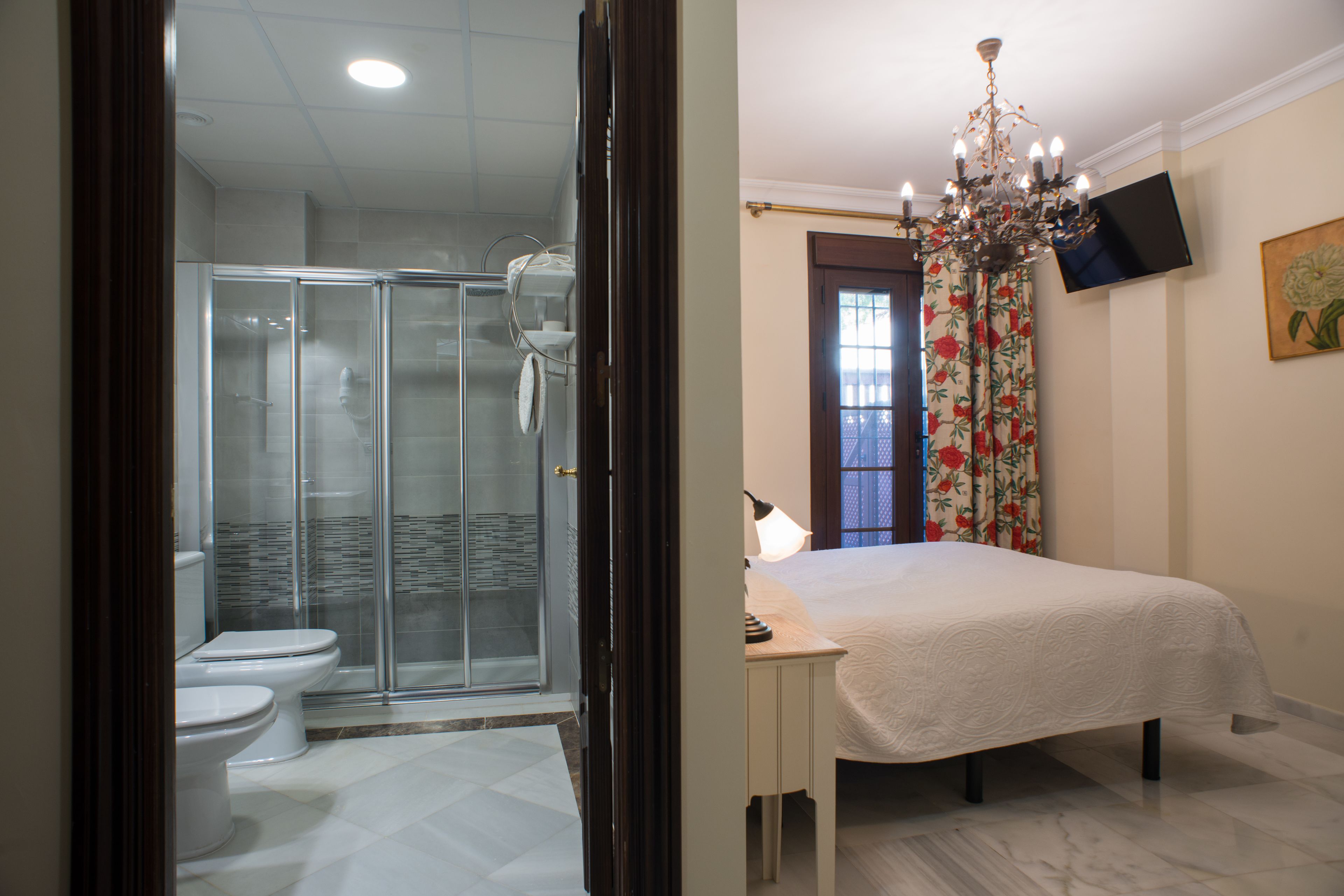 deluxe double room | minibar, blackout curtains, soundproofing, iron/ironing board