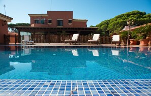 Seasonal outdoor pool, pool loungers - Hotel Coral Playa (Chiclana de la Frontera)