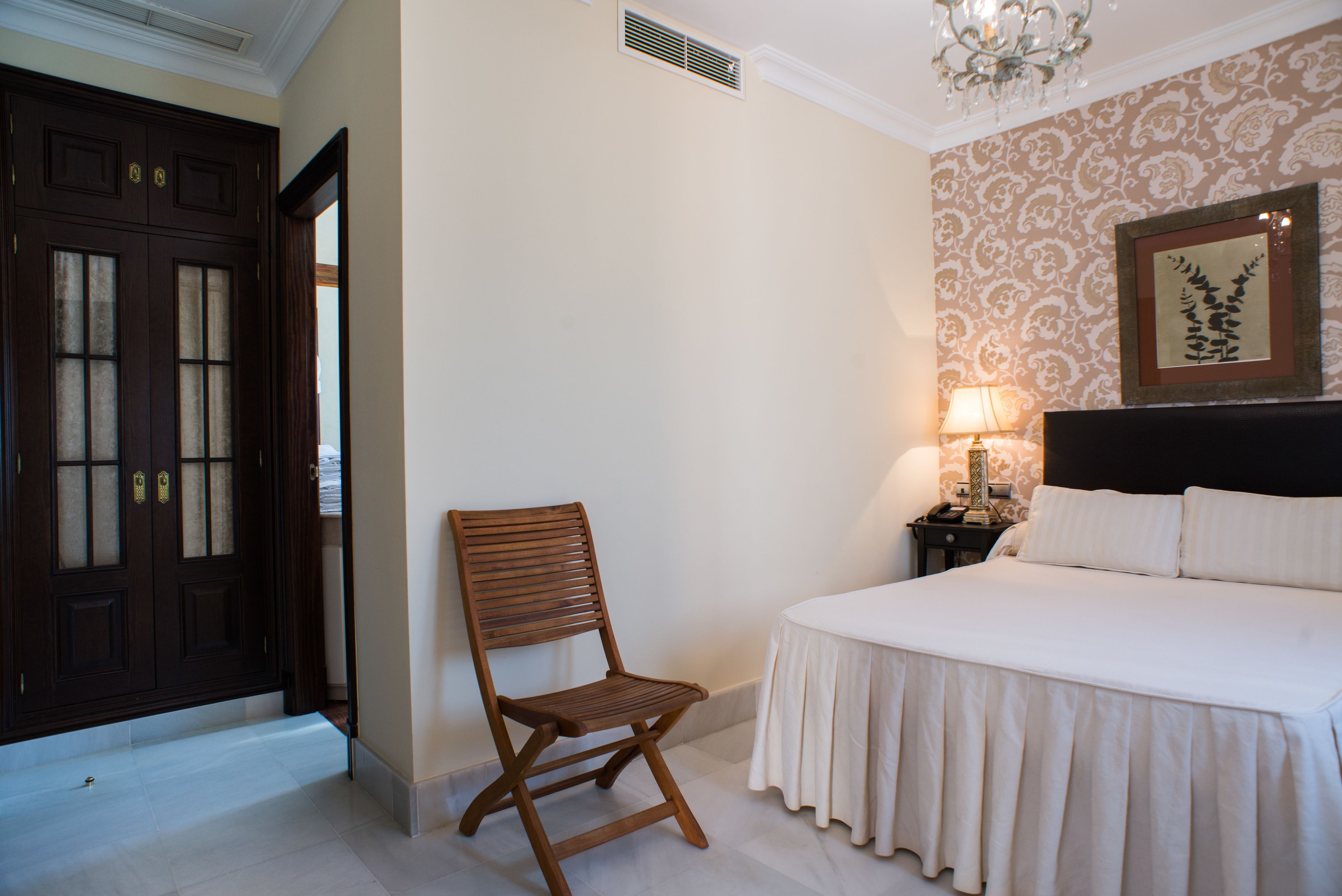 deluxe double room (+ double sofa bed) | minibar, blackout curtains, soundproofing, iron/ironing board