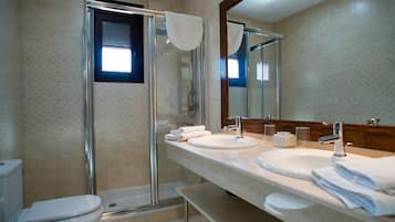 Deluxe Double Room | Bathroom