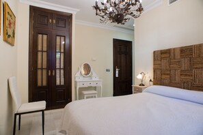 Deluxe Double Room | Minibar, blackout curtains, soundproofing, iron/ironing board - Hotel Coral Playa (Chiclana de la Frontera)