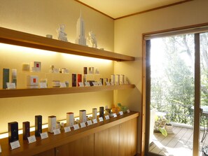 Enveloppements détoxifiants, salles de massage et de soins