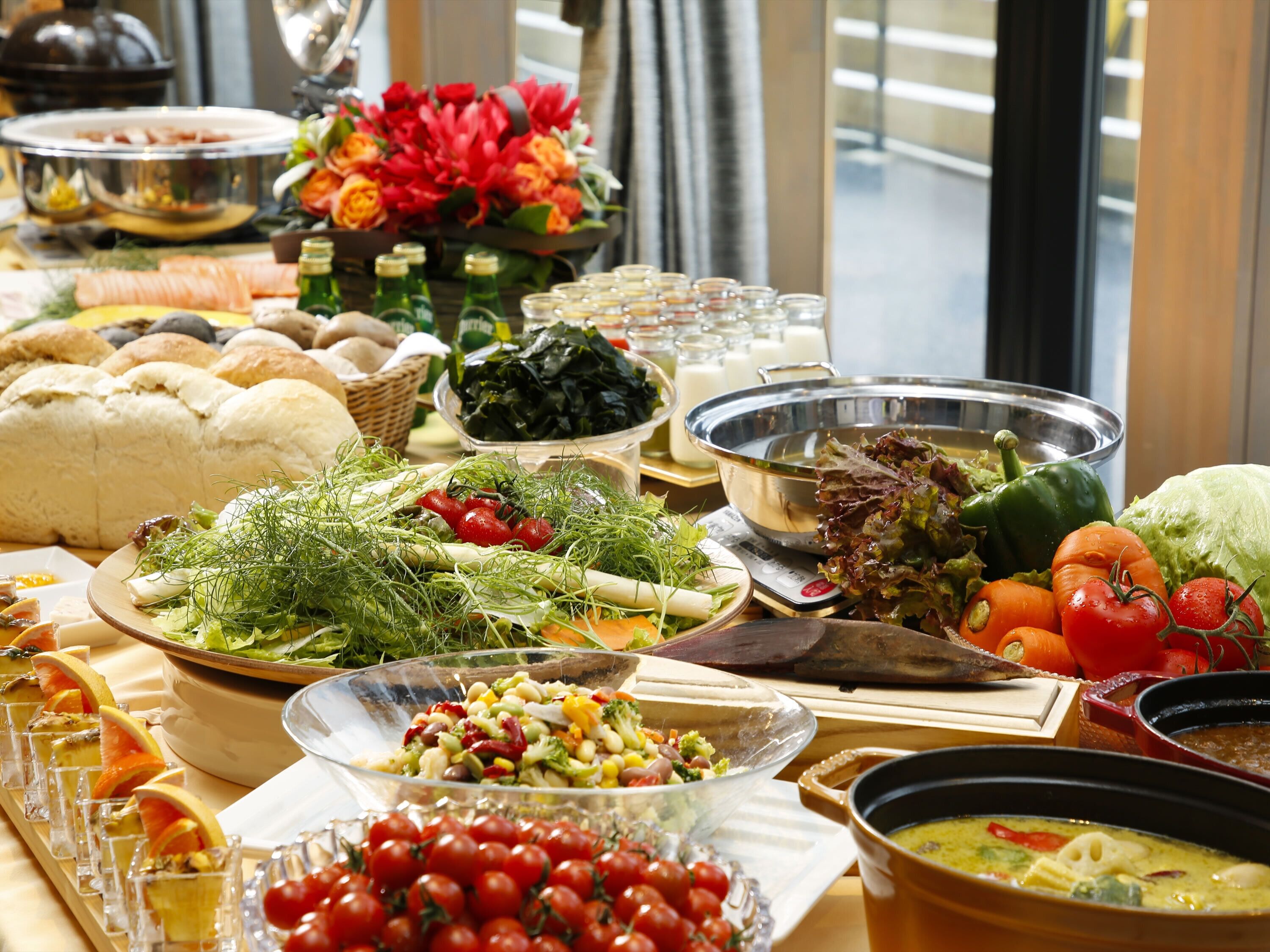 朝食 (ビュッフェ)、毎日提供 (1 名様 2200 JPY)