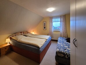 2 bedrooms, travel cot, WiFi, bed sheets