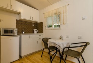 Family Cabin | In-room dining - Orna's Corner (Mevoot HaHermon)
