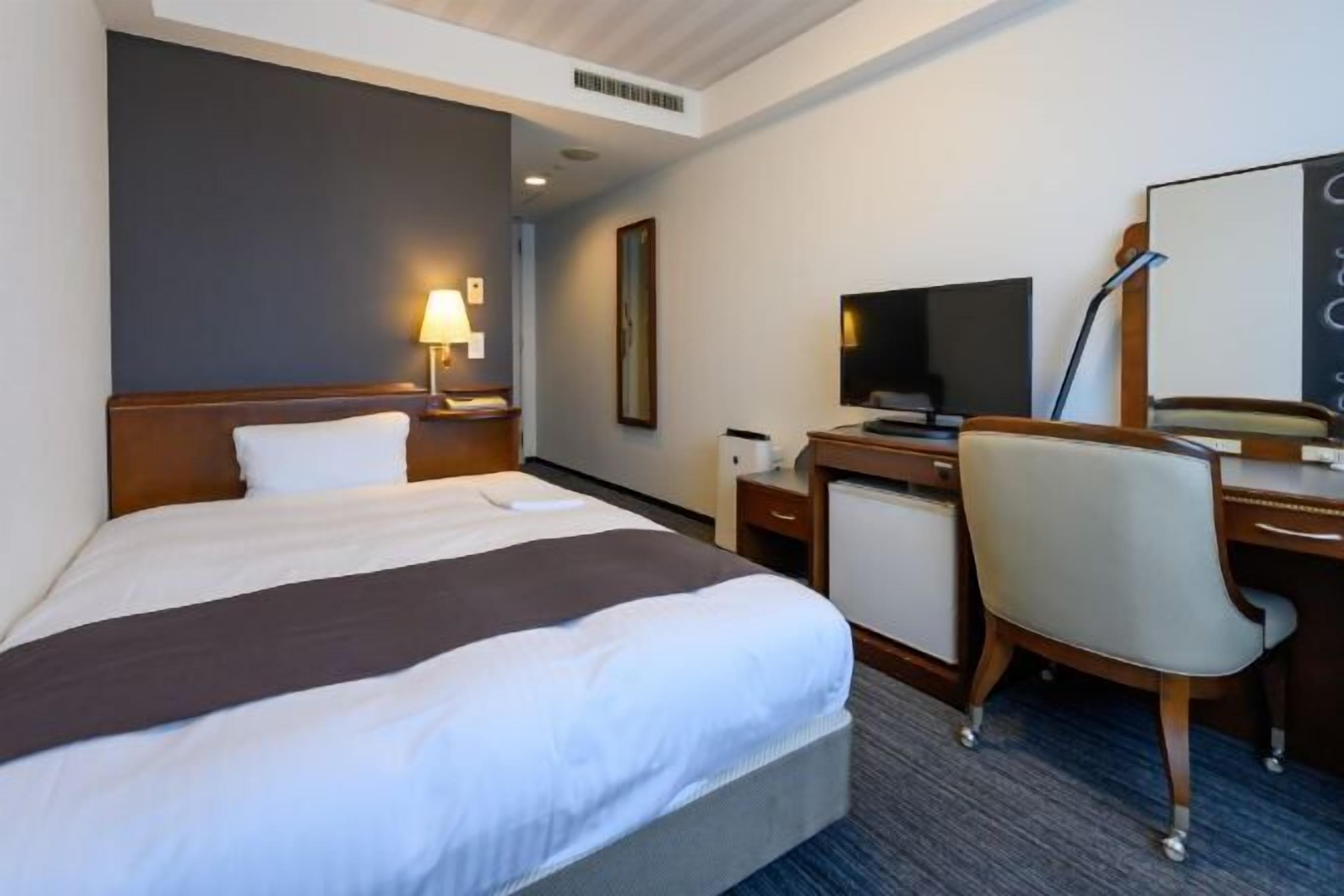 Desk, free WiFi, bed sheets