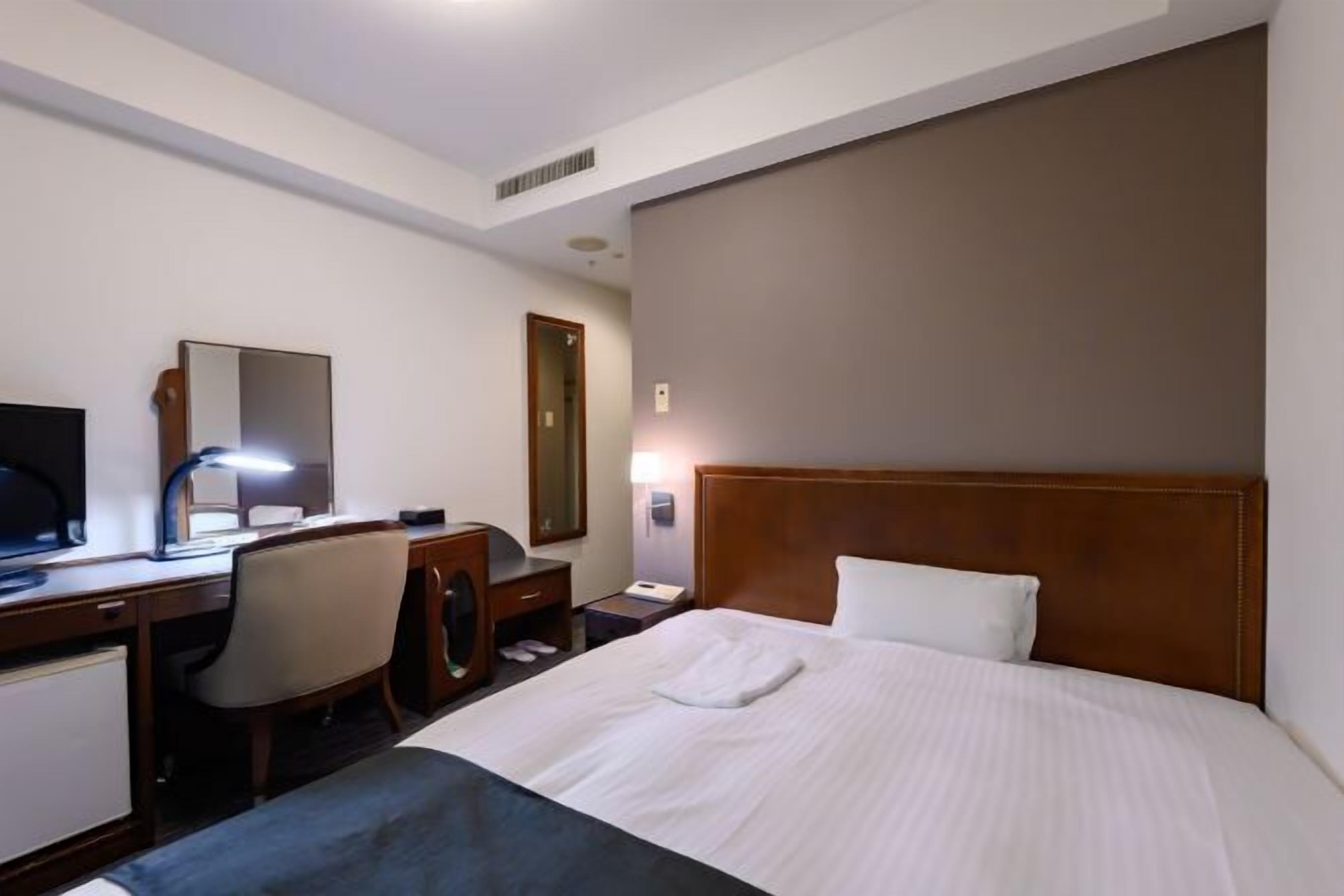 Desk, free WiFi, bed sheets