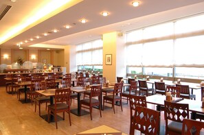 Daily continental breakfast (JPY 1500 per person) - Hotel Green Park Tsu (Tsu)