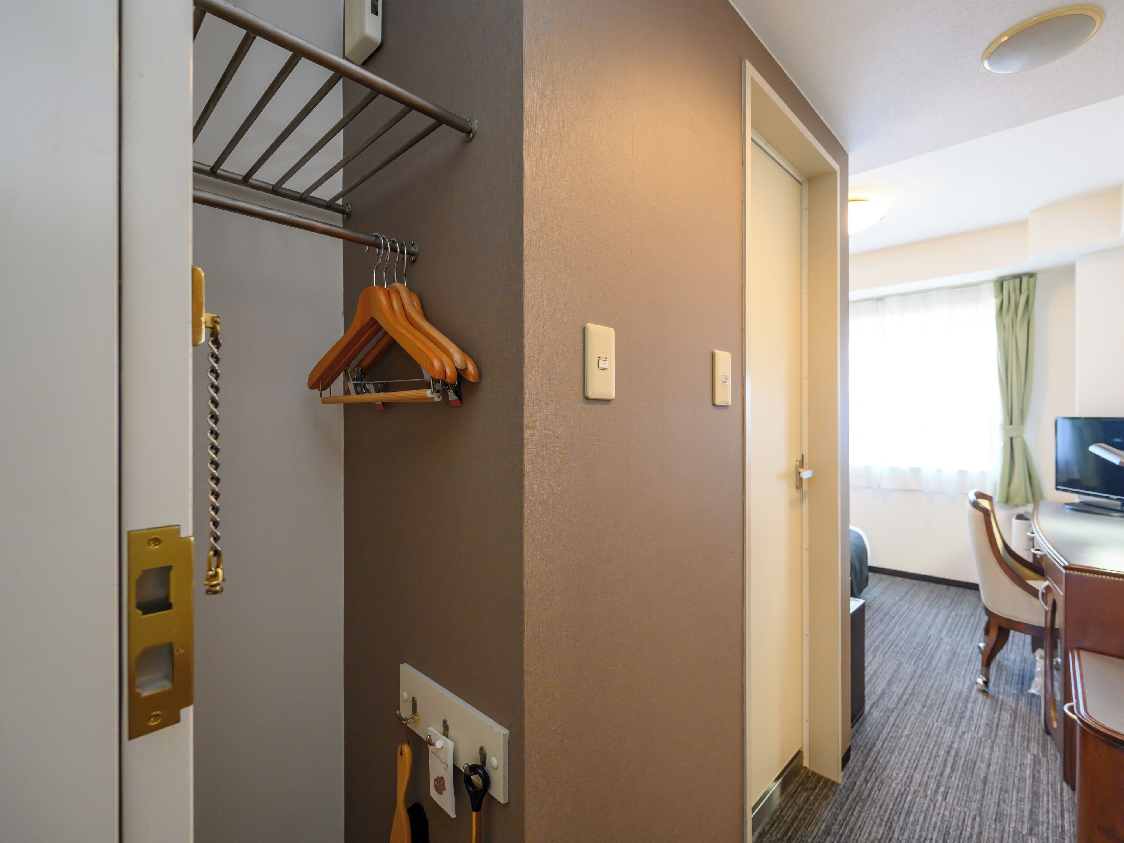 queen economy room | desk, free wifi, bed sheets