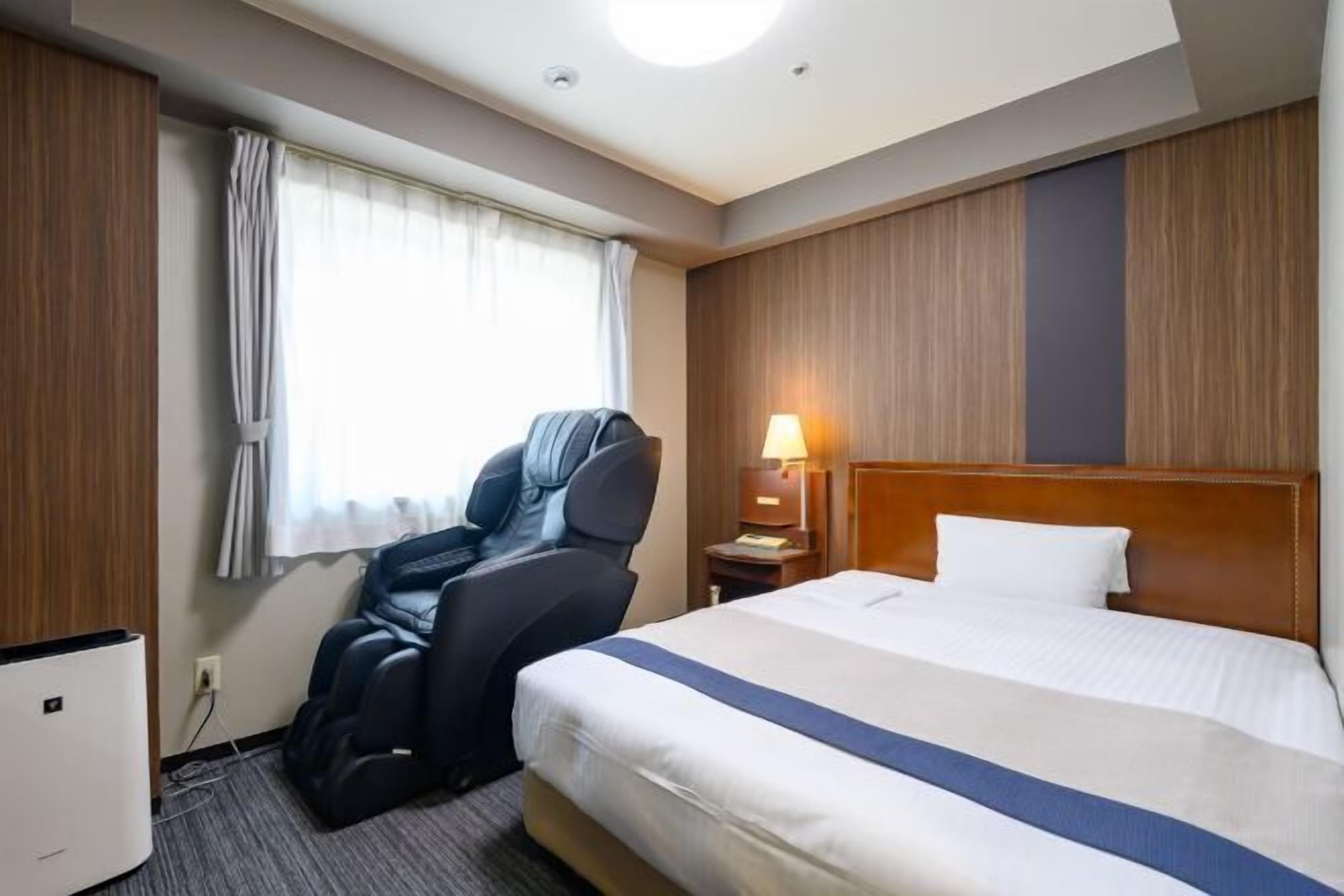 Desk, free WiFi, bed sheets