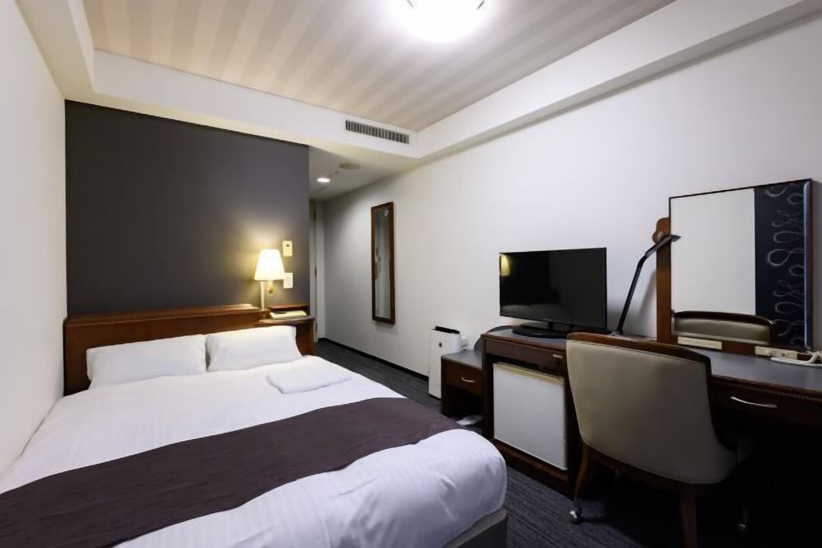 Desk, free WiFi, bed sheets