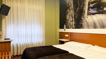 Rideaux occultants, lits bébé (gratuits), Wi-Fi gratuit, draps fournis