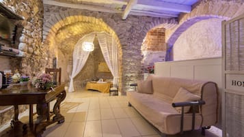 Junior Studio Suite, 1 Queen Bed, Ground Floor | In-room safe, desk, free WiFi, bed sheets