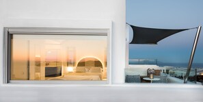 Property grounds - Emfasis Villa (Santorini)