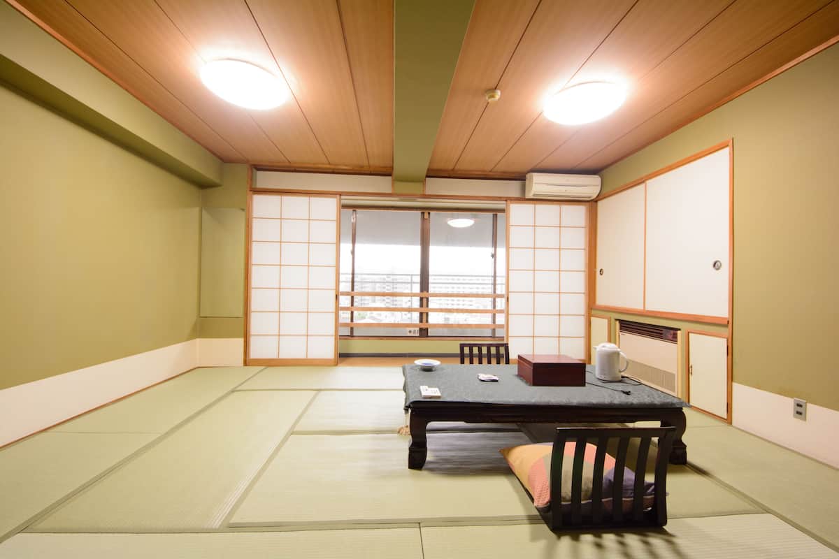 Run of House | Free WiFi, bed sheets