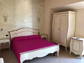 Premium bedding, minibar, desk, free WiFi - Eleven Bed & Breakfast (Reggio Calabria)