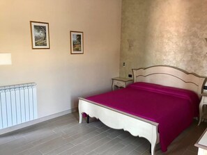 Double Room, Private Bathroom (Charme) | Premium bedding, minibar, desk, free WiFi - Eleven Bed & Breakfast (Reggio Calabria)