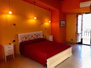 Double Room, Balcony (Orange) | Premium bedding, minibar, desk, free WiFi - Eleven Bed & Breakfast (Reggio Calabria)