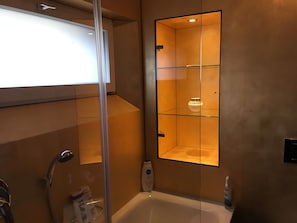 Loft Desain, pemandangan gunung | Bathtub besar