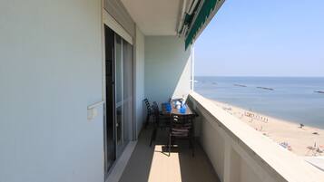 Classic Apartment | Terrace/patio
