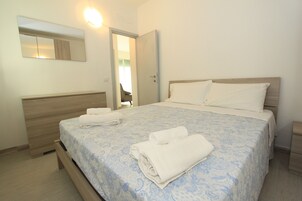 Apartamento clásico, 2 habitaciones (Eco 33) | 2 dormitorios y cortinas opacas