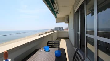 Apartemen Klasik | Teras/patio